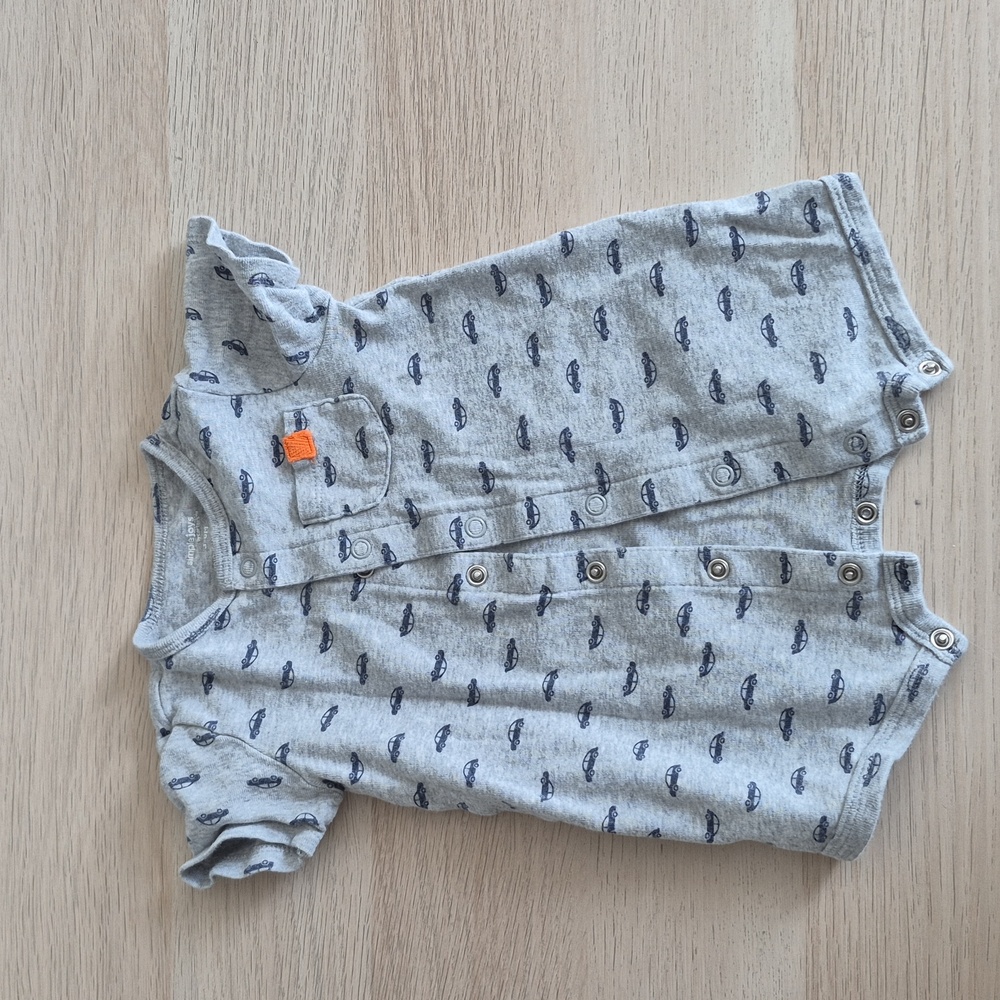 Baby Summer Onesies Size 0 To 3 Months And 6 Pairs Of New Socks - Picture 7 of 7